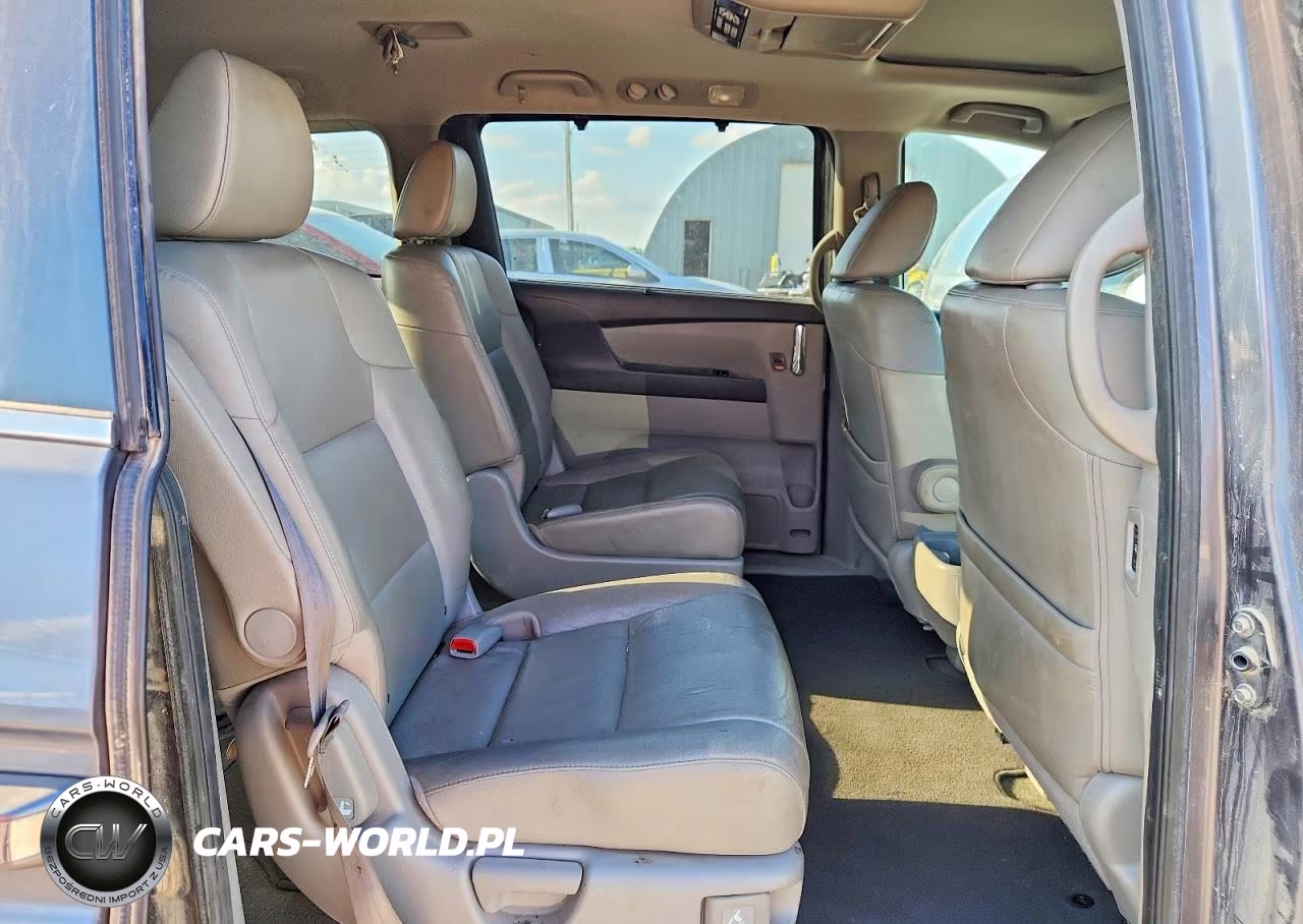 2016 Honda Odyssey Touring VIN:5FNRL5H95GB083323 - 11