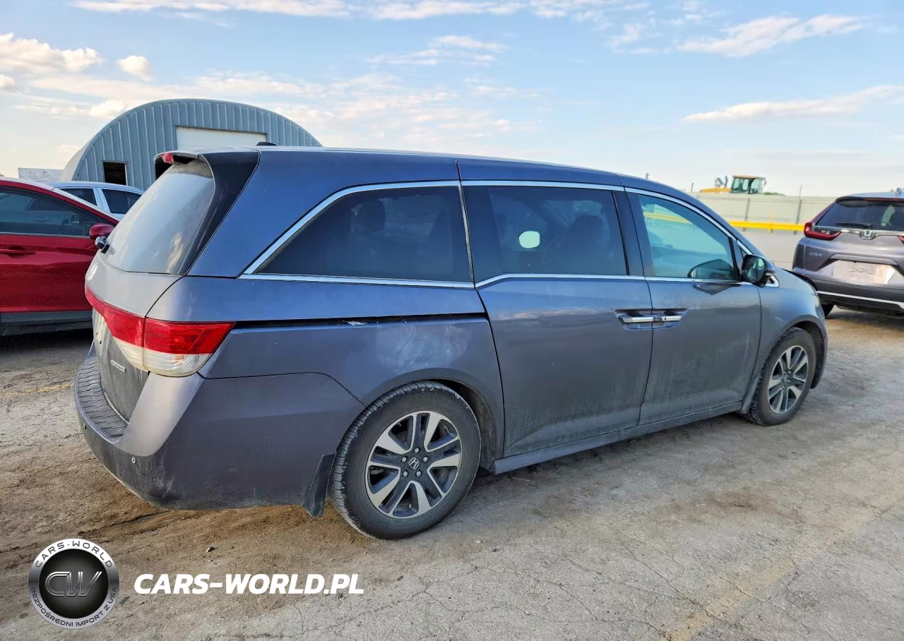 2016 Honda Odyssey Touring VIN:5FNRL5H95GB083323 - 3