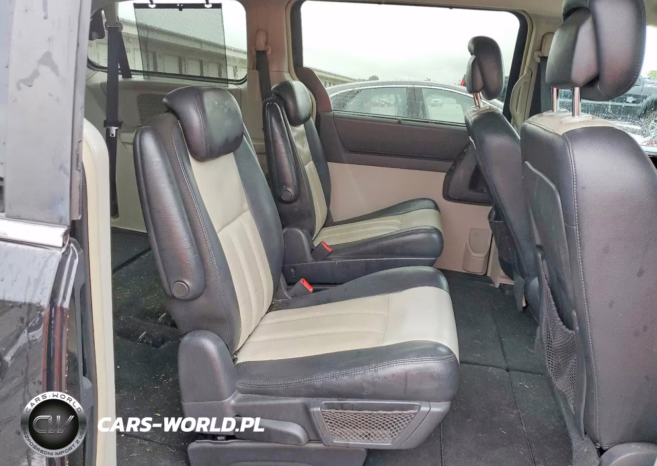 2010 Chrysler Town & Country Touring Plus VIN:2A4RR8D1XAR386927 - 11