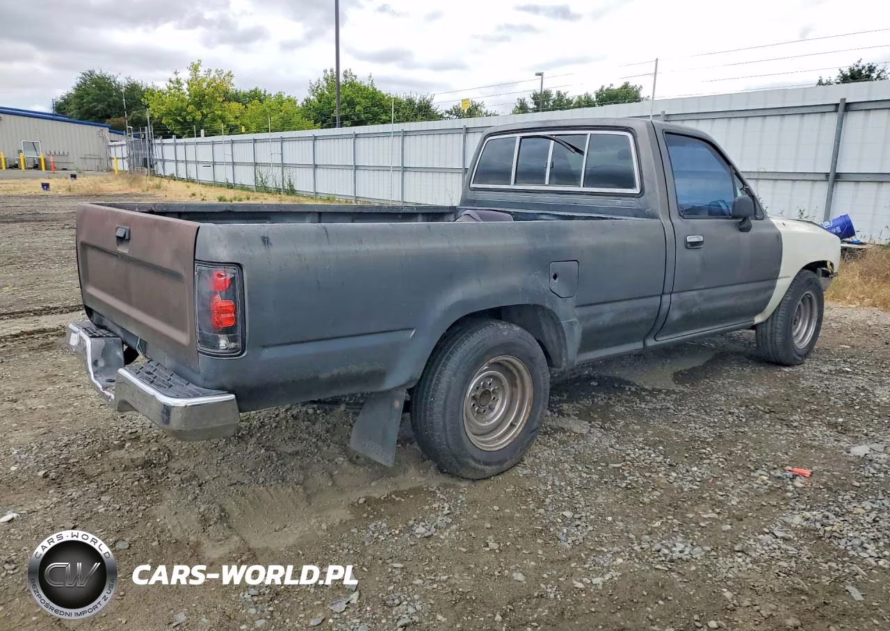 1992 Toyota Pickup Deluxe VIN:JT4RN82P4N5046720 - 3