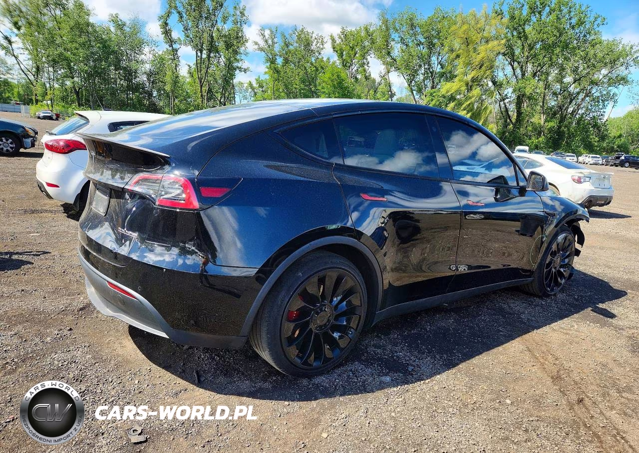2022 Tesla Model Y VIN:7SAYGDEF0NF397580 - 3