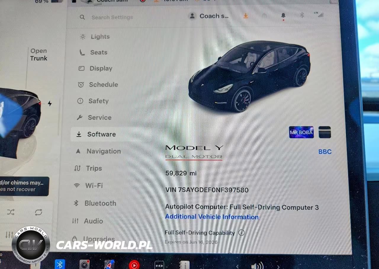 2022 Tesla Model Y VIN:7SAYGDEF0NF397580 - 9