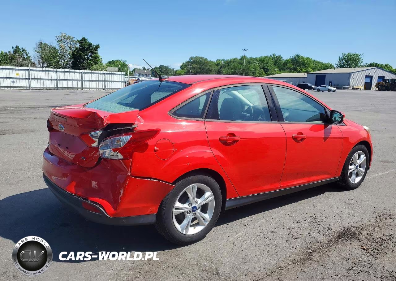 2014 Ford Focus Se VIN:1FADP3F2XEL102540 - 3