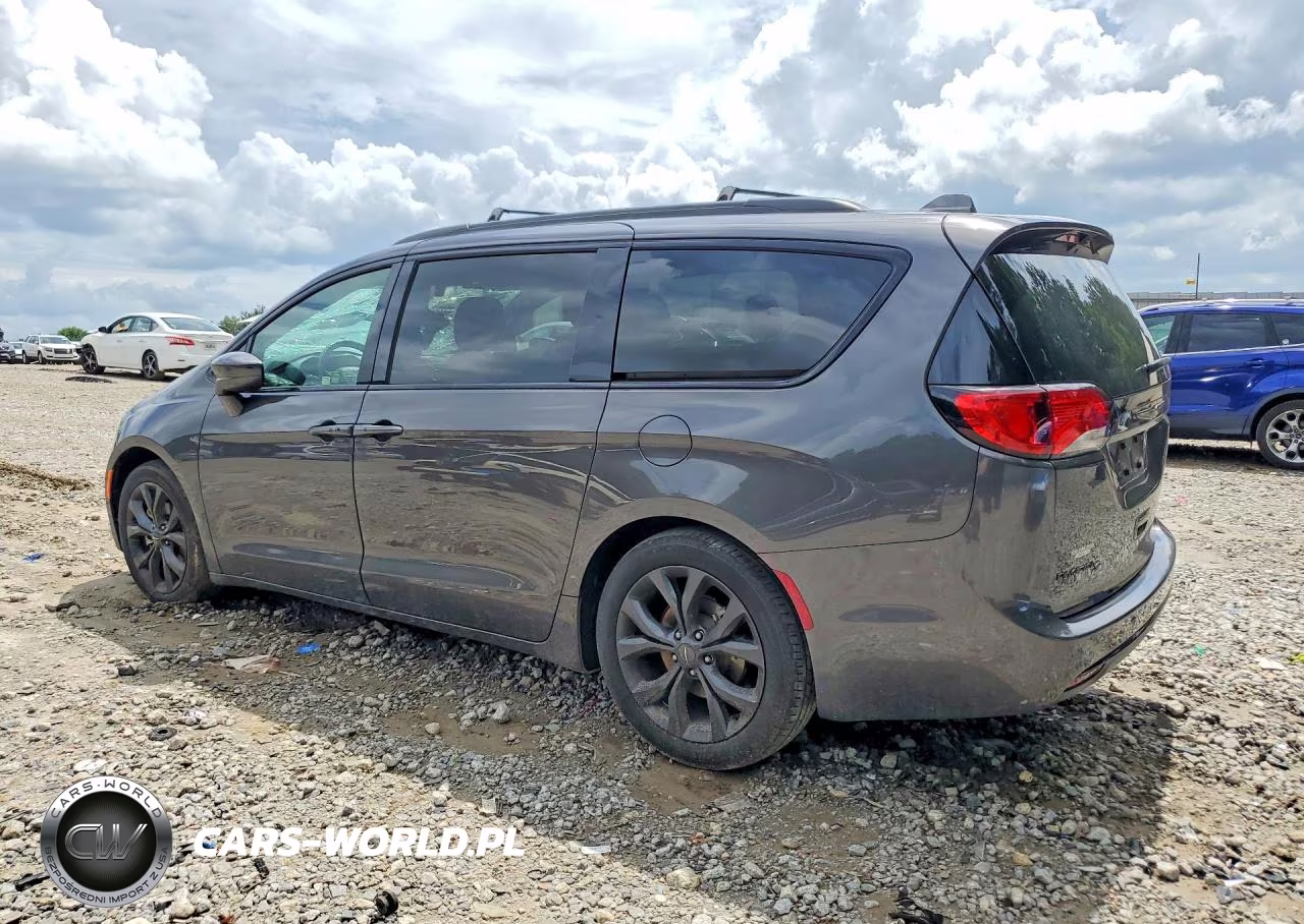 2019 Chrysler Pacifica Touring L Plus VIN:2C4RC1EG7KR588949 - 2