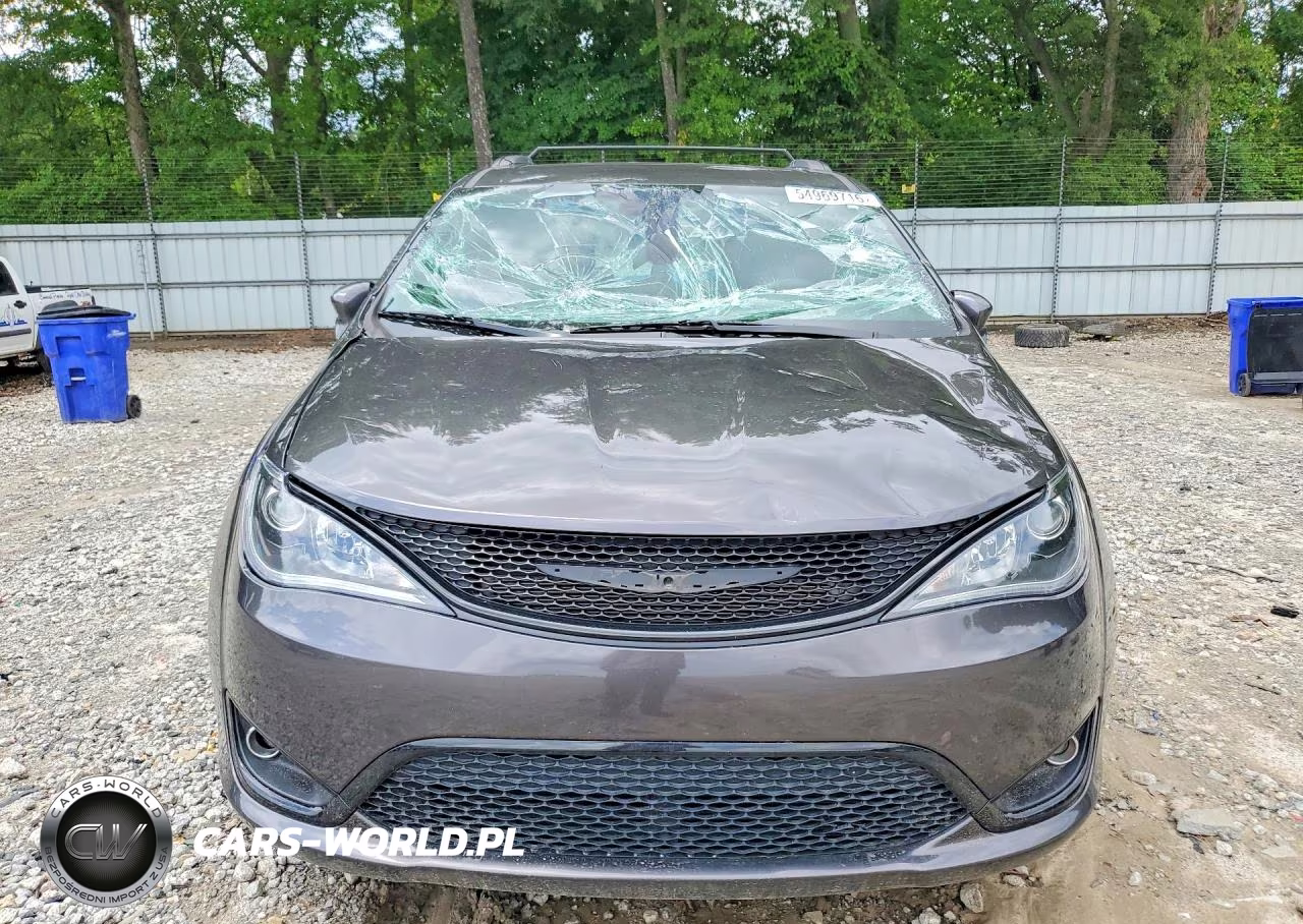 2019 Chrysler Pacifica Touring L Plus VIN:2C4RC1EG7KR588949 - 5
