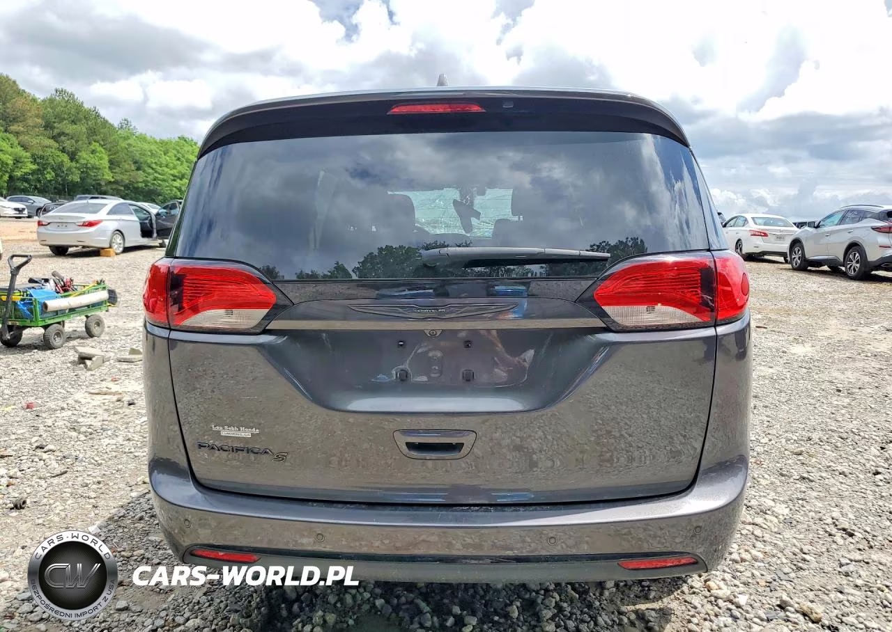 2019 Chrysler Pacifica Touring L Plus VIN:2C4RC1EG7KR588949 - 6