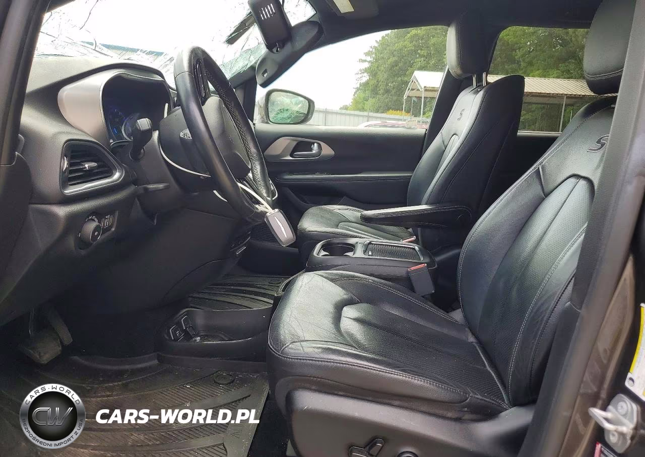 2019 Chrysler Pacifica Touring L Plus VIN:2C4RC1EG7KR588949 - 7