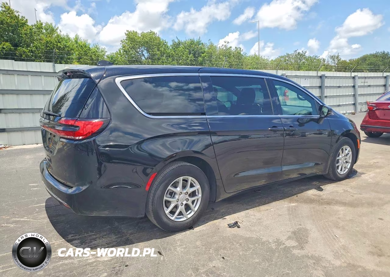 2025 Chrysler Pacifica Select VIN:2C4RC1BG3SR597927 - 3