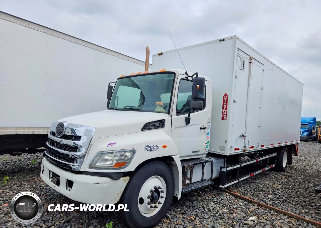 2011 Hino 338 Box Truck