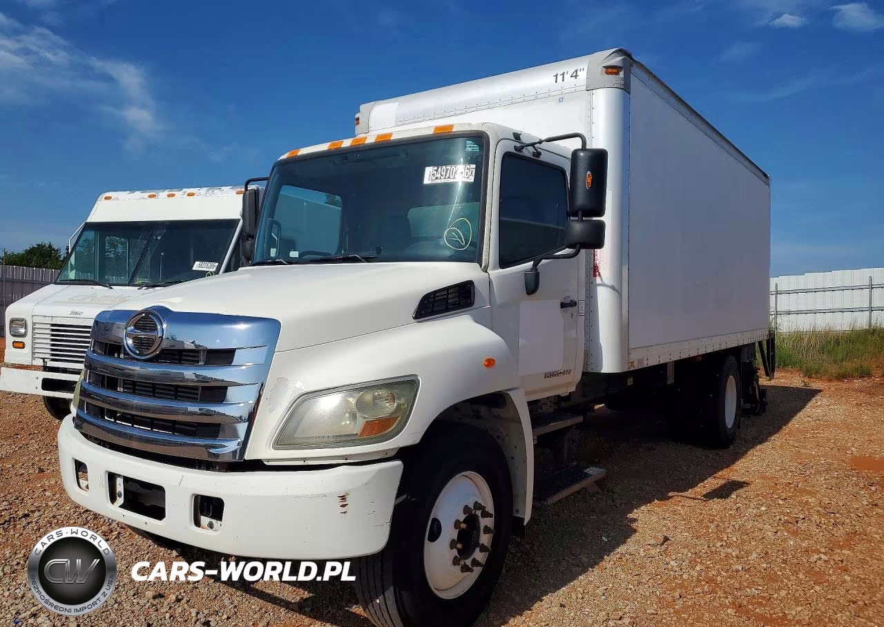2011 Hino 258-268 Box Truck