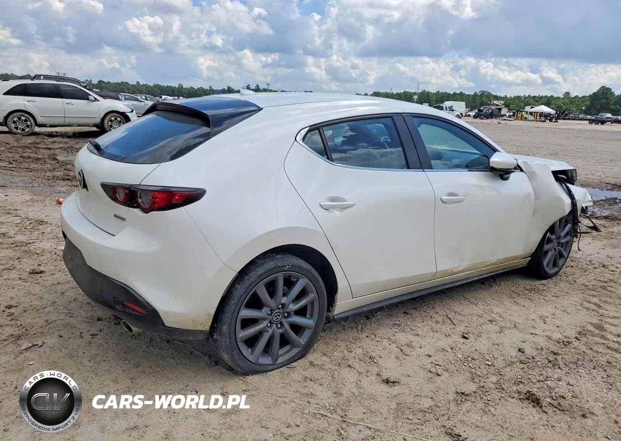 2020 Mazda 3 Preferred VIN:JM1BPBMM7L1161098 - 3