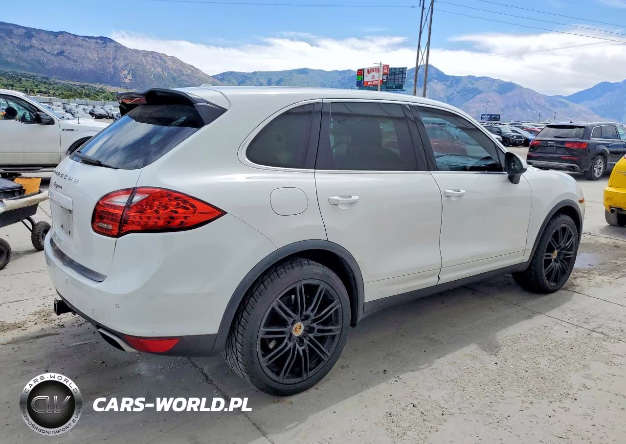 2013 Porsche Cayenne VIN:WP1AA2A26DLA00021 - 3