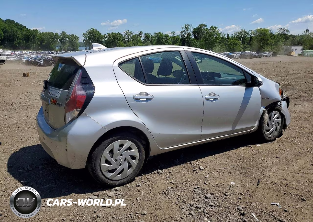 2016 Toyota Prius C Two VIN:JTDKDTB37G1138371 - 3