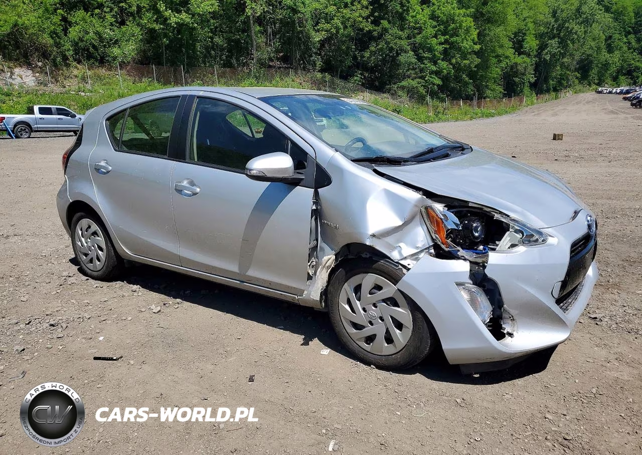 2016 Toyota Prius C Two VIN:JTDKDTB37G1138371 - 4