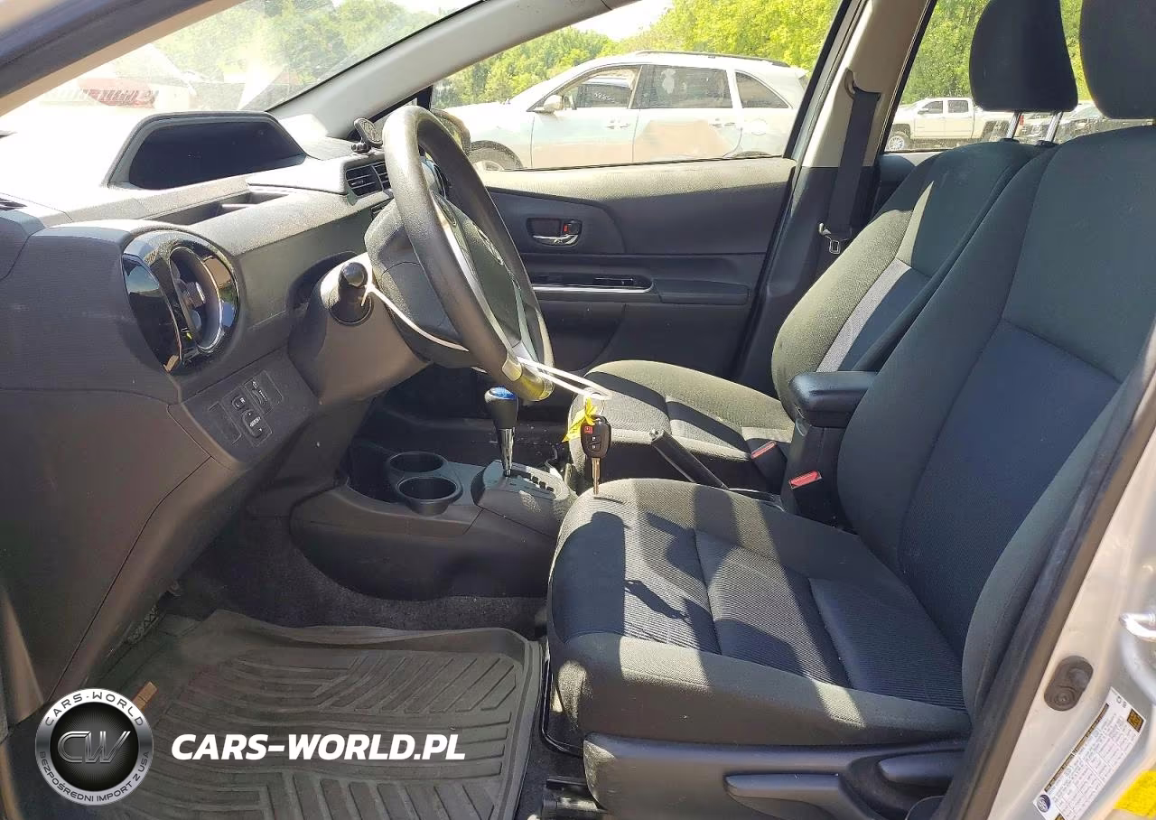 2016 Toyota Prius C Two VIN:JTDKDTB37G1138371 - 7