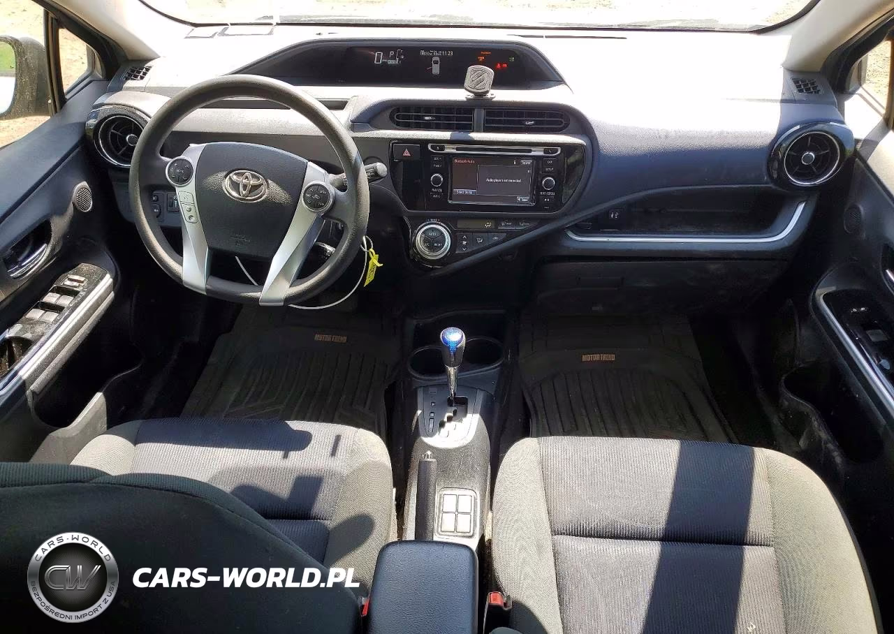 2016 Toyota Prius C Two VIN:JTDKDTB37G1138371 - 8