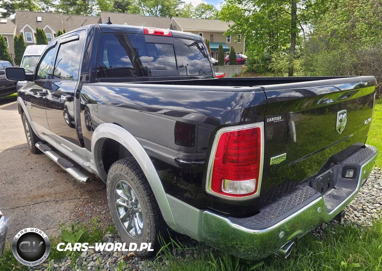 2018 Ram 1500 Laramie VIN:1C6RR7NM6JS238059 - 3