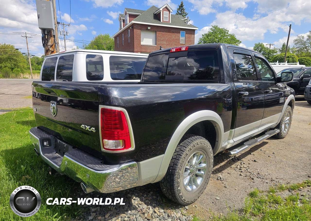 2018 Ram 1500 Laramie VIN:1C6RR7NM6JS238059 - 4