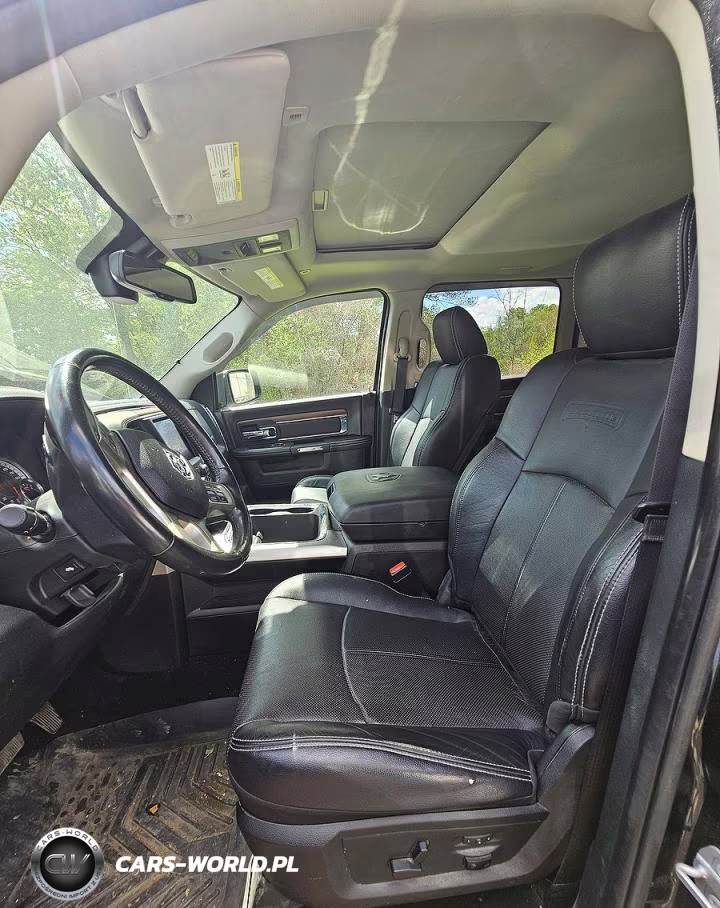 2018 Ram 1500 Laramie VIN:1C6RR7NM6JS238059 - 5
