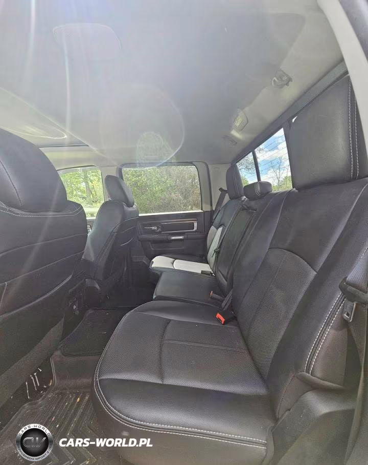 2018 Ram 1500 Laramie VIN:1C6RR7NM6JS238059 - 6
