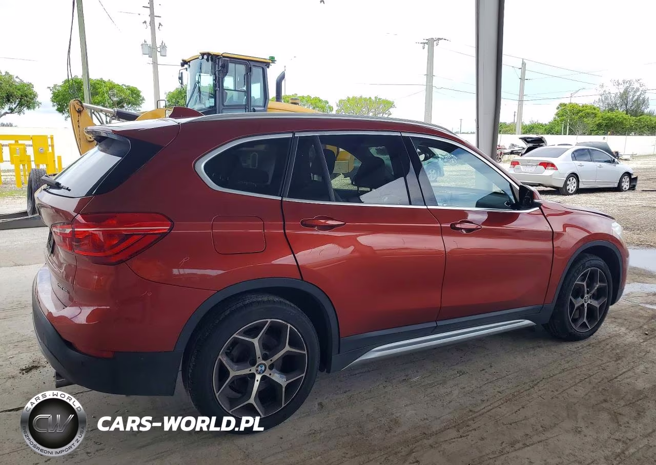 2018 BMW X1 xDrive28I VIN:WBXHT3C3XJ5L33654 - 3