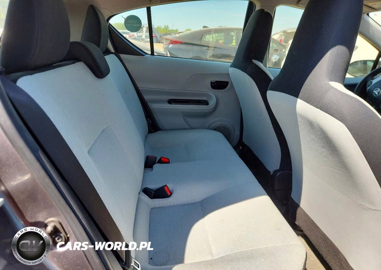 2013 Toyota Prius C One VIN:JTDKDTB36D1050973 - 10