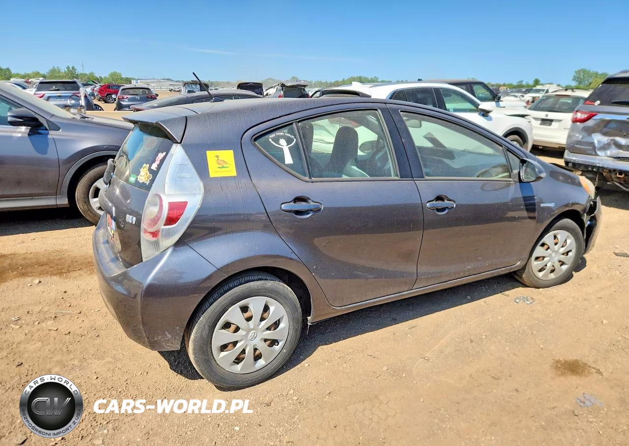 2013 Toyota Prius C One VIN:JTDKDTB36D1050973 - 3