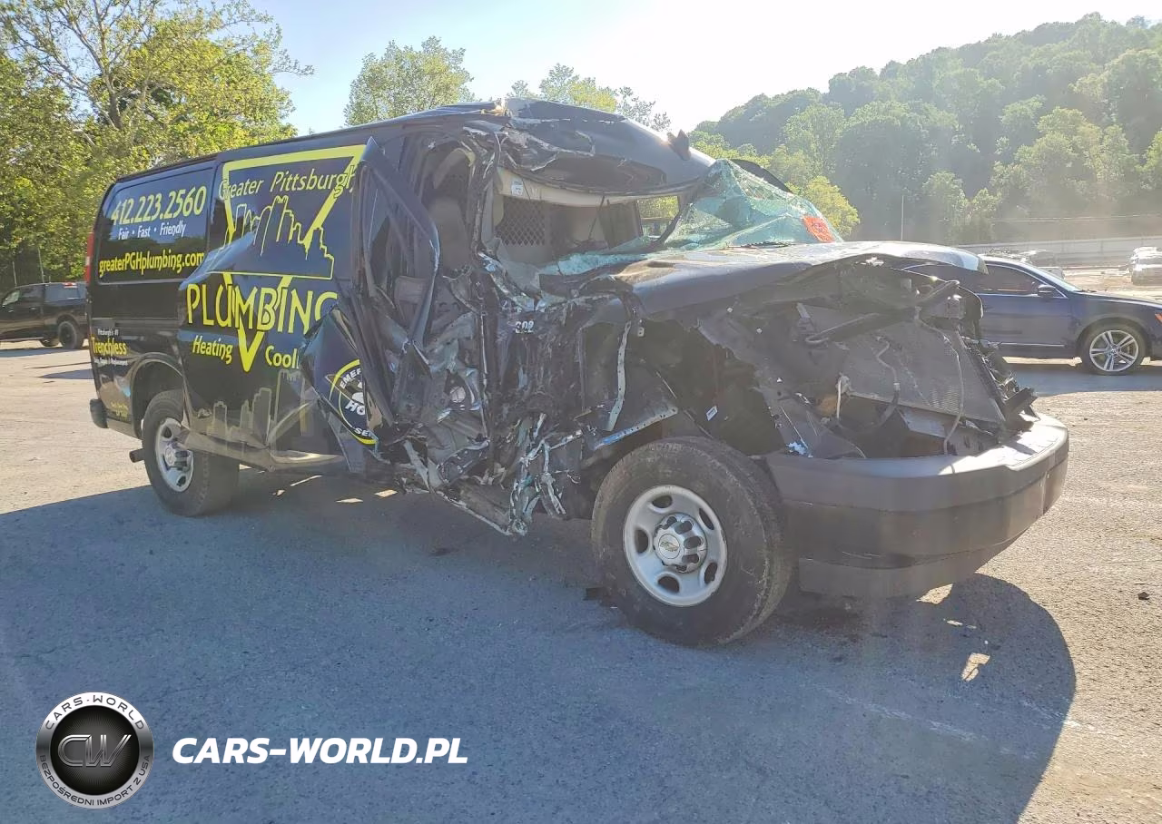 2017 Chevrolet Express VIN:1GCWGAFF8H1196010 - 4