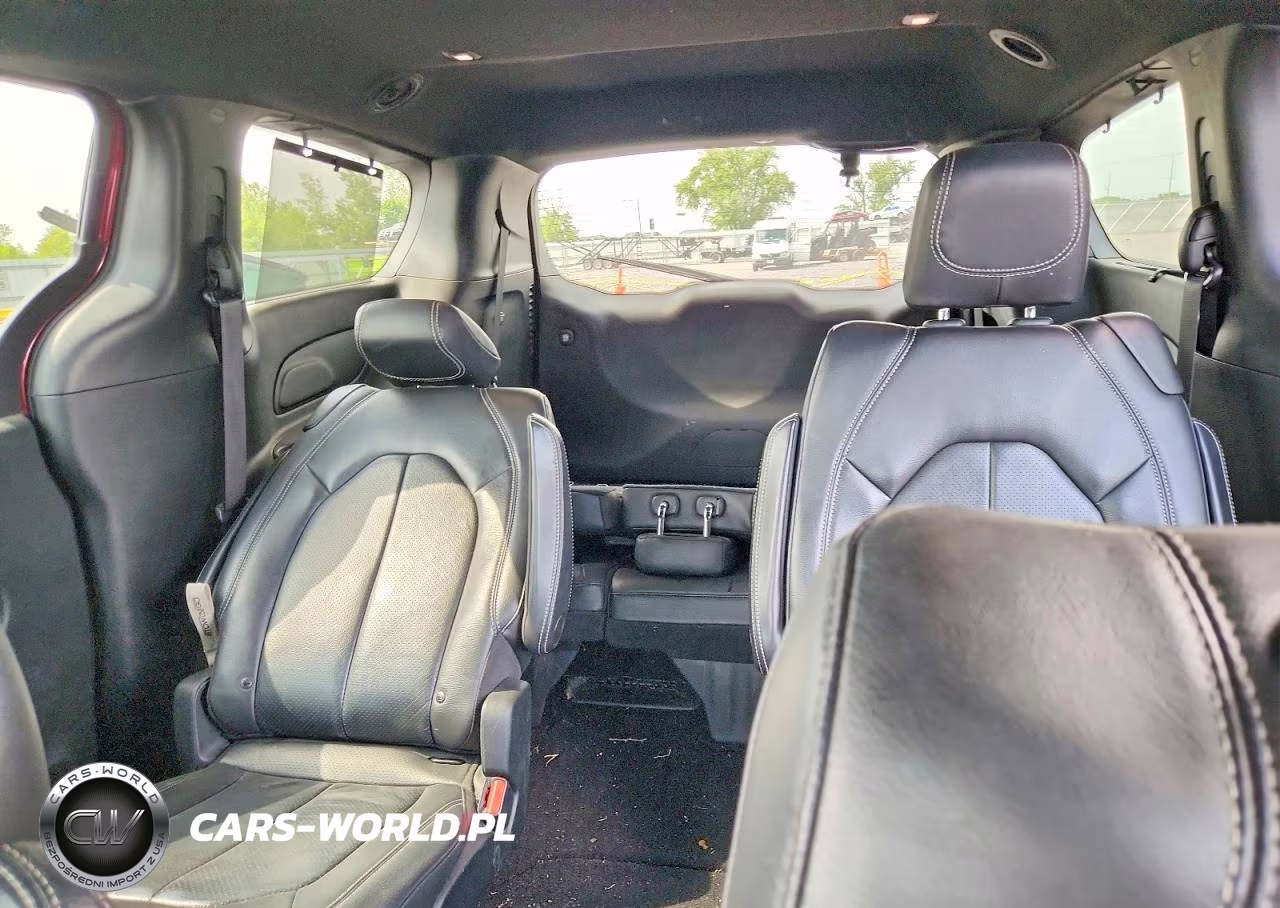 2018 Chrysler Pacifica Touring L VIN:2C4RC1BG5JR320954 - 10