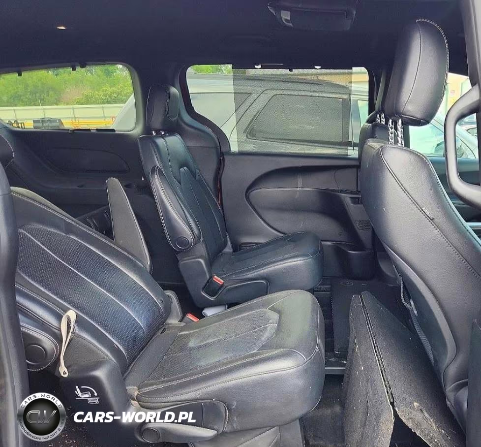 2018 Chrysler Pacifica Touring L VIN:2C4RC1BG5JR320954 - 11