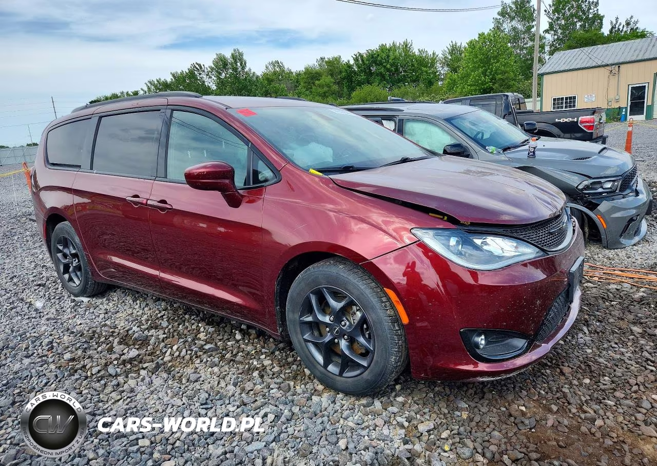 2018 Chrysler Pacifica Touring L VIN:2C4RC1BG5JR320954 - 4