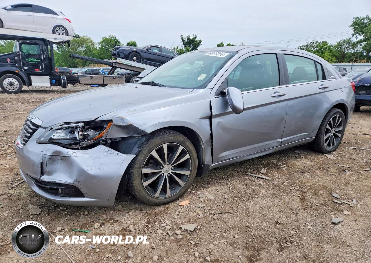 2013 Chrysler 200 Touring – zdjęcie 1 z 12