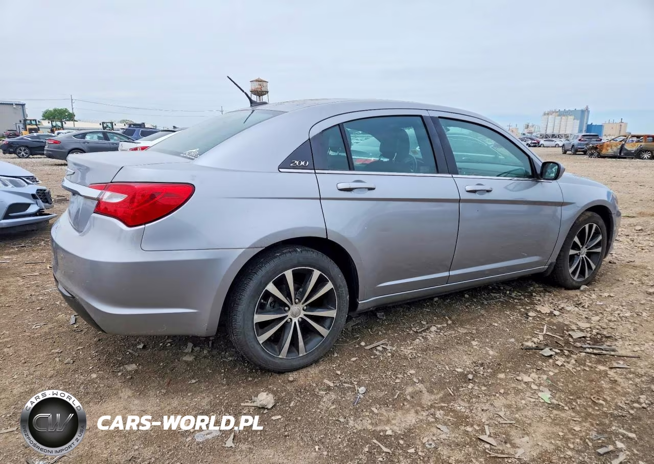 2013 Chrysler 200 Touring VIN:1C3CCBBG7DN728597 - 3
