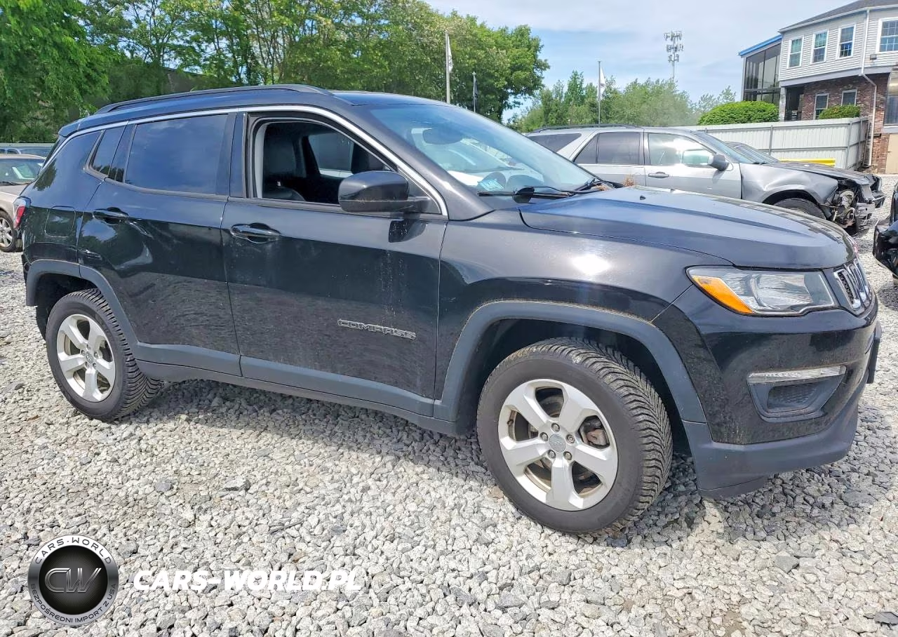 2018 Jeep Compass Latitude VIN:3C4NJDBB9JT402161 - 4
