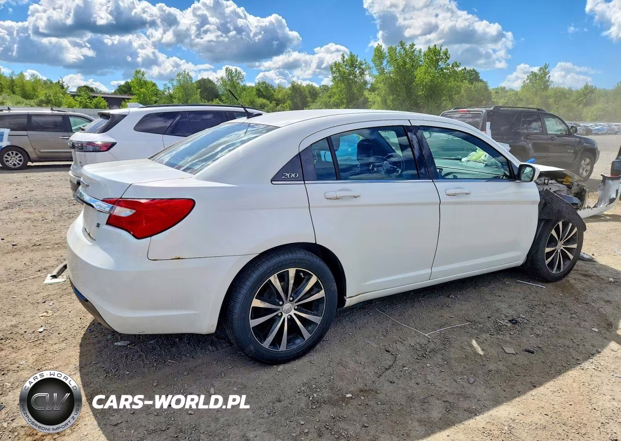 2013 Chrysler 200 Touring VIN:1C3CCBBG7DN715848 - 3