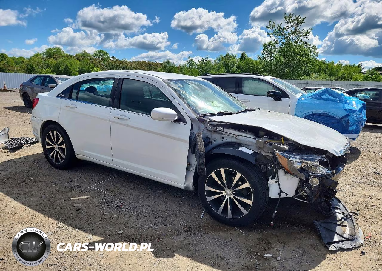 2013 Chrysler 200 Touring VIN:1C3CCBBG7DN715848 - 4