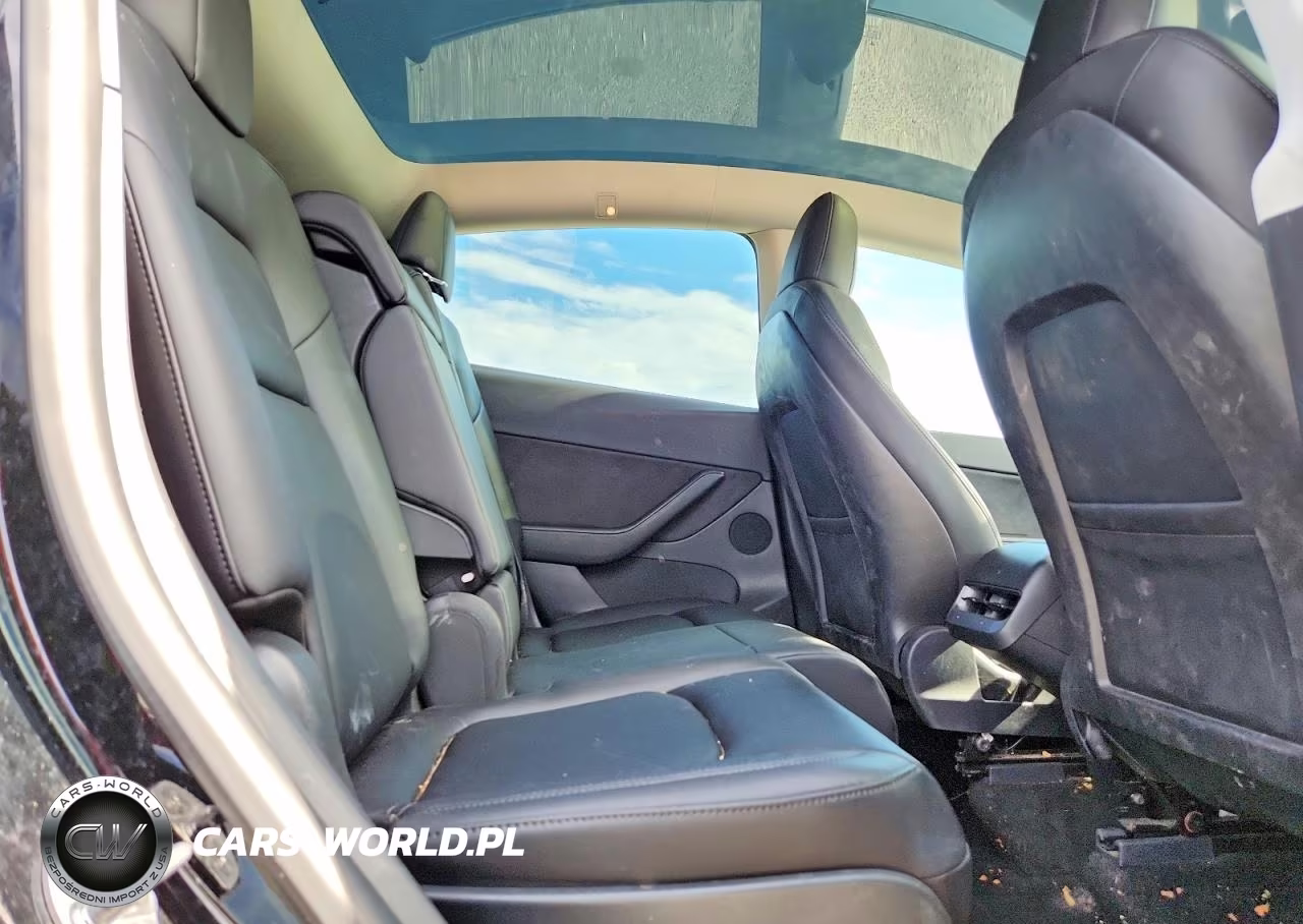 2022 Tesla Model Y VIN:7SAYGAEE3NF378284 - 11
