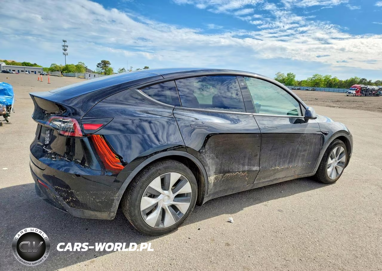 2022 Tesla Model Y VIN:7SAYGAEE3NF378284 - 3