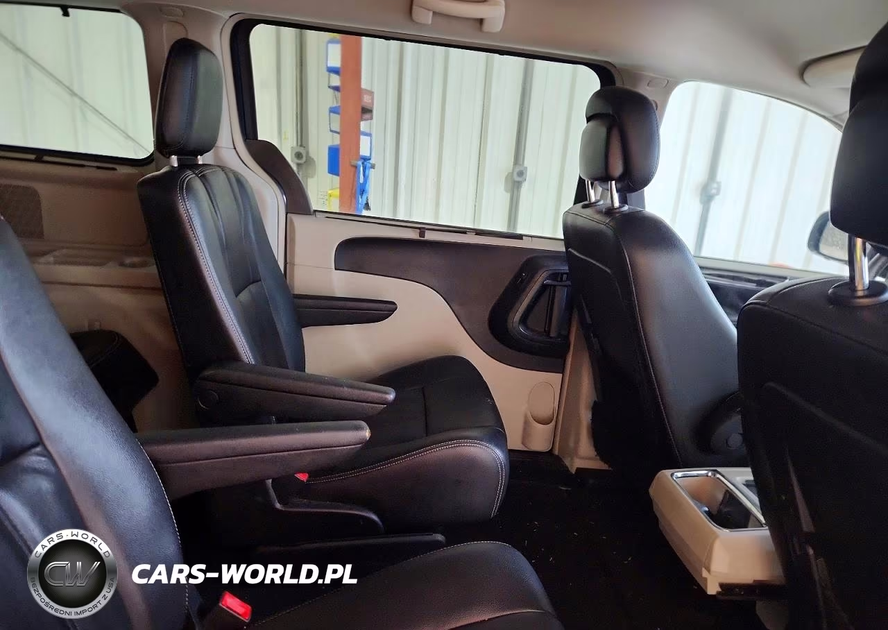 2014 Chrysler Town & Country Touring VIN:2C4RC1BG9ER312796 - 11