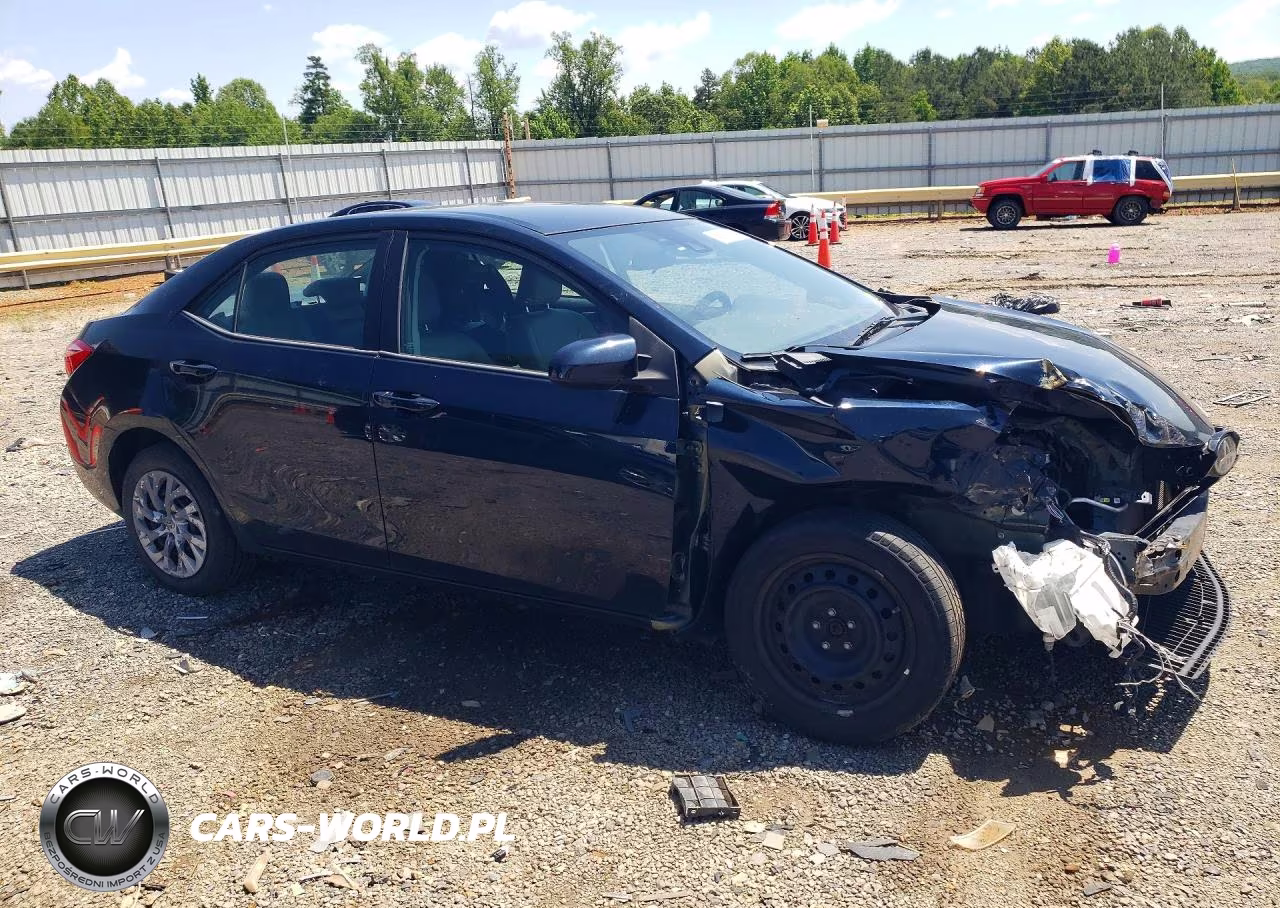 2017 Toyota Corolla Le VIN:2T1BURHE6HC960975 - 4