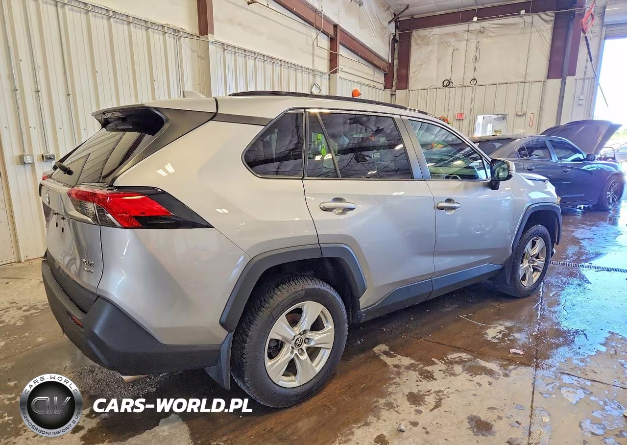2021 Toyota Rav4 Xle VIN:2T3P1RFV1MC224061 - 3