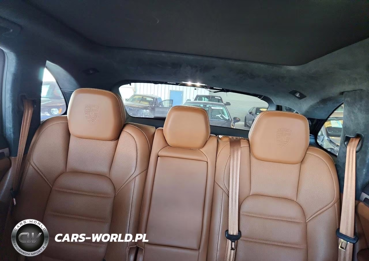 2017 Porsche Cayenne Turbo VIN:WP1AC2A26HLA97026 - 10