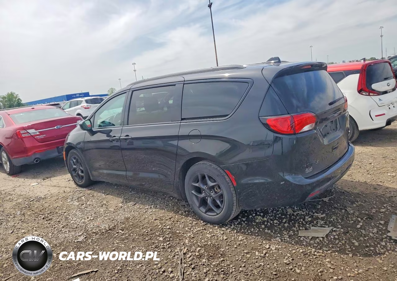 2018 Chrysler Pacifica Touring L Plus VIN:2C4RC1EG0JR351752 - 2