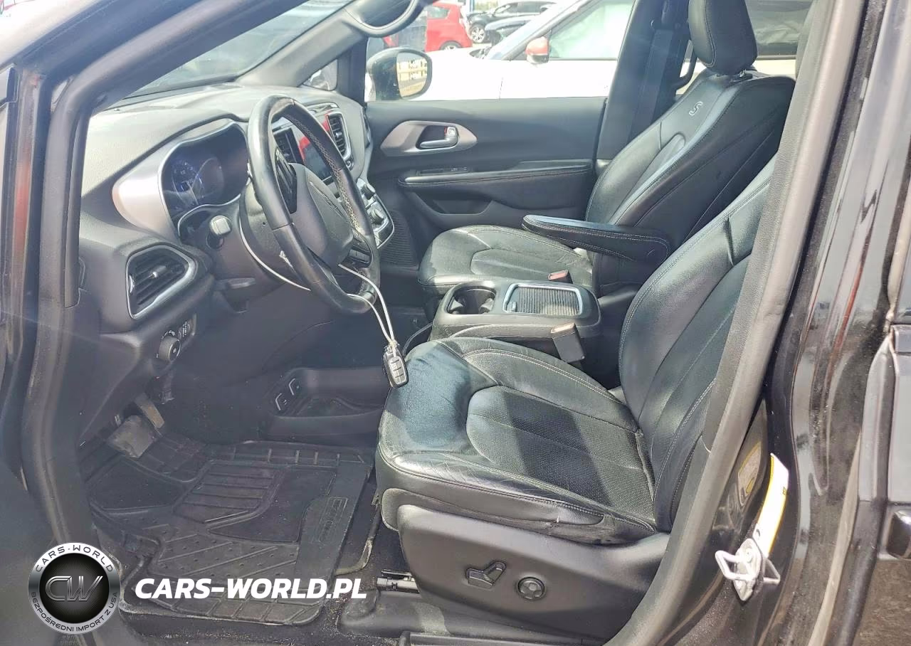 2018 Chrysler Pacifica Touring L Plus VIN:2C4RC1EG0JR351752 - 7