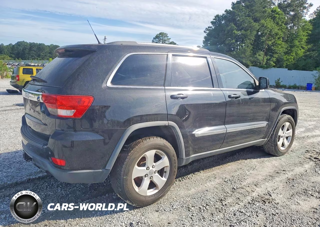2011 Jeep Grand Cherokee Laredo VIN:1J4RS4GG1BC513944 - 3