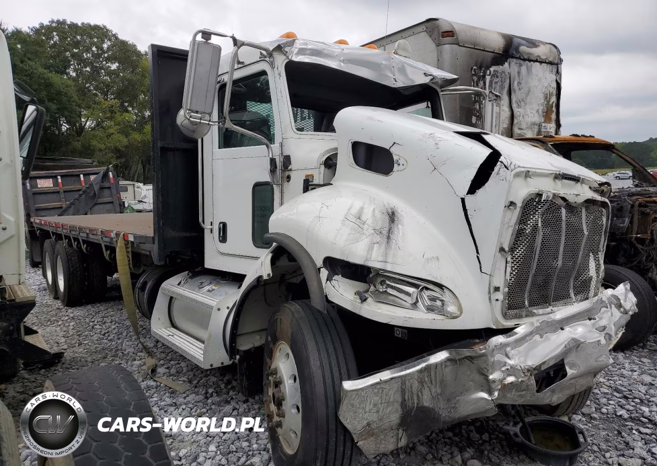 2017 Peterbilt 348