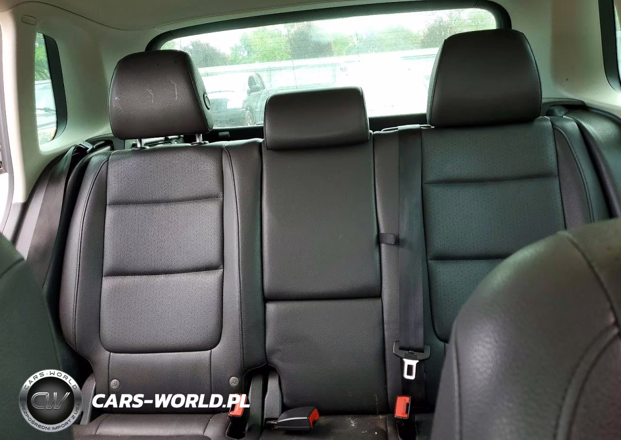 2016 Volkswagen Tiguan S VIN:WVGBV7AXXGW548041 - 10