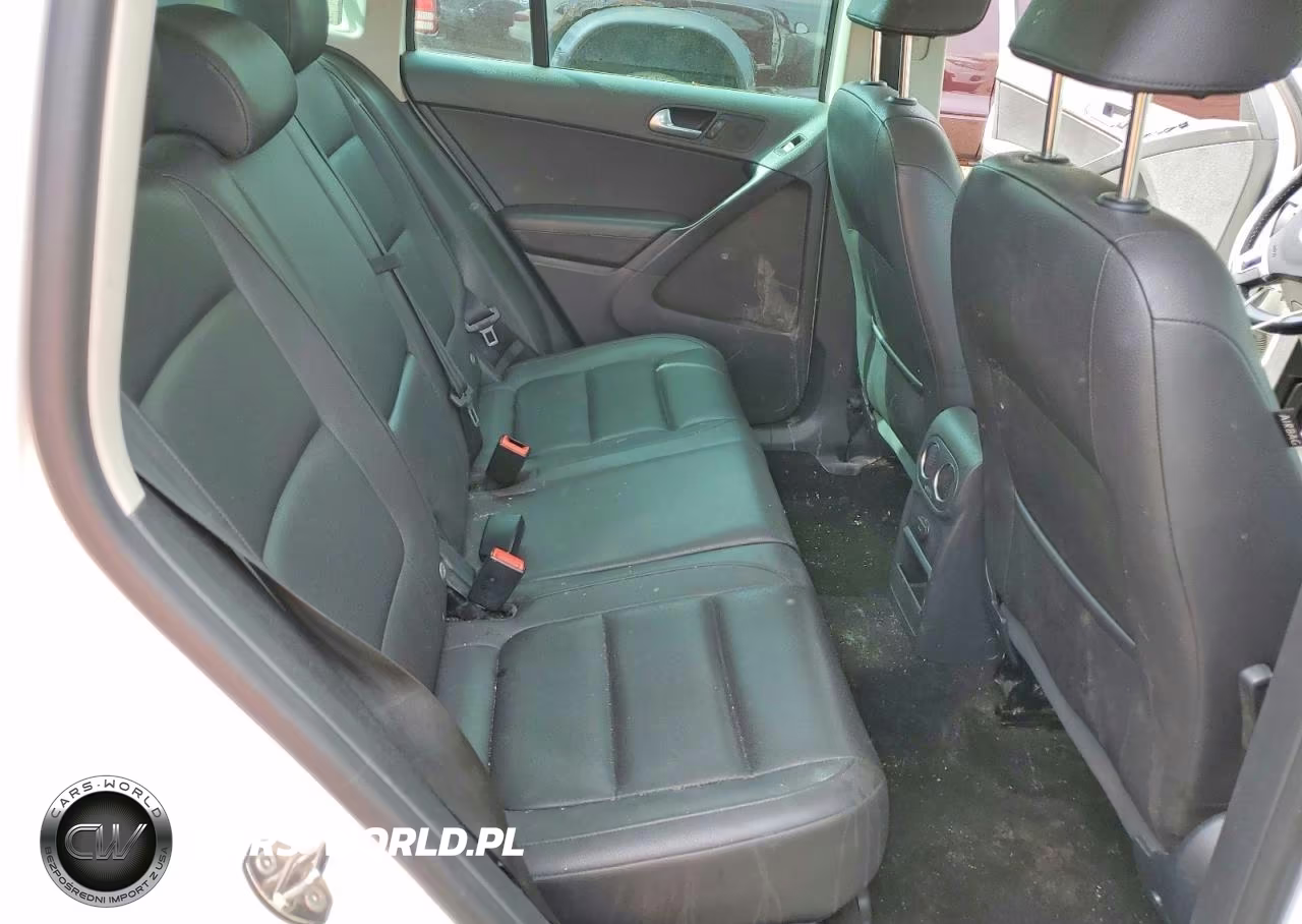 2016 Volkswagen Tiguan S VIN:WVGBV7AXXGW548041 - 11