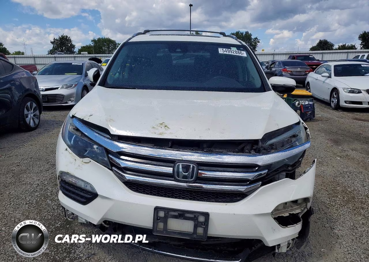 2018 Honda Pilot Touring VIN:5FNYF5H90JB026974 - 5