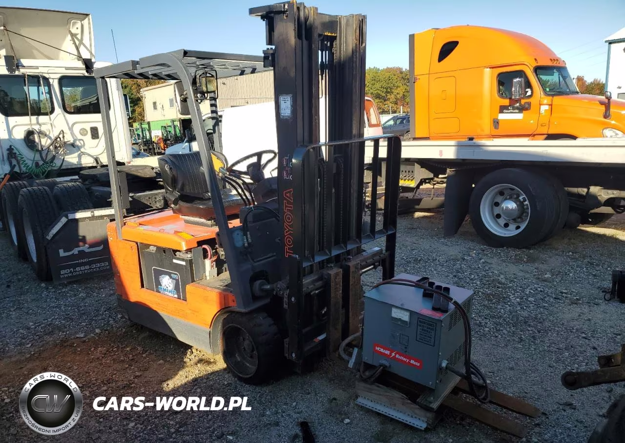2000 Toyota Forklift - Stand Up Forklift